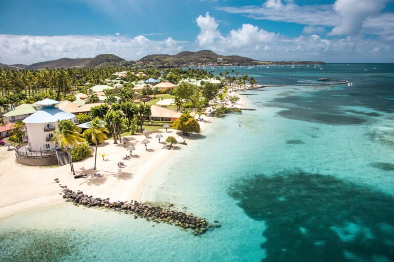 Hotel Pools, Resorts, and Beach Clubs in Paris — photo 2