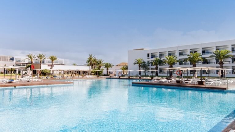 All Inclusive Day Pass with Buffet Lunch and Dinner in Ibiza