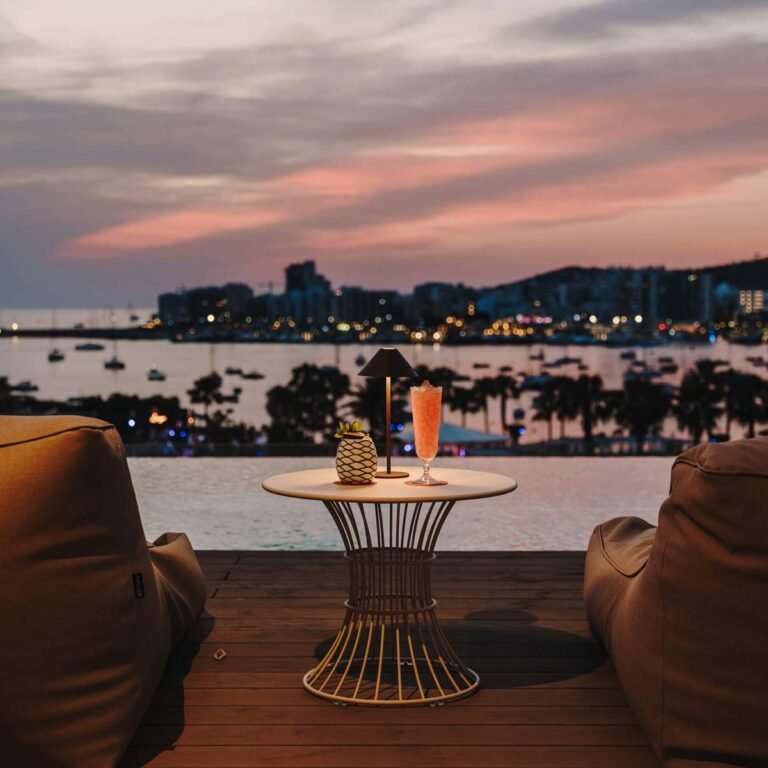 Poolside — photo 2