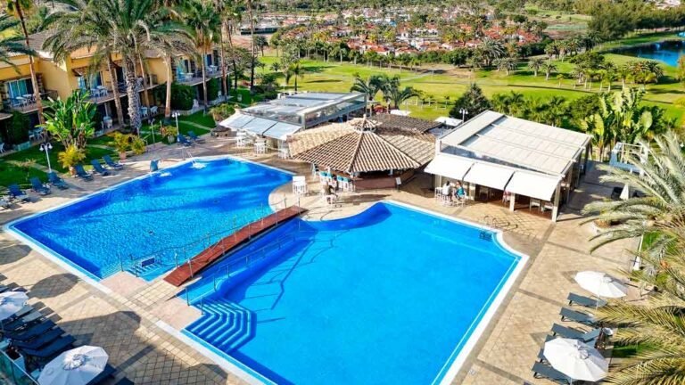 Is there any hotel you can get a day pass for to use the pool and … — photo 5